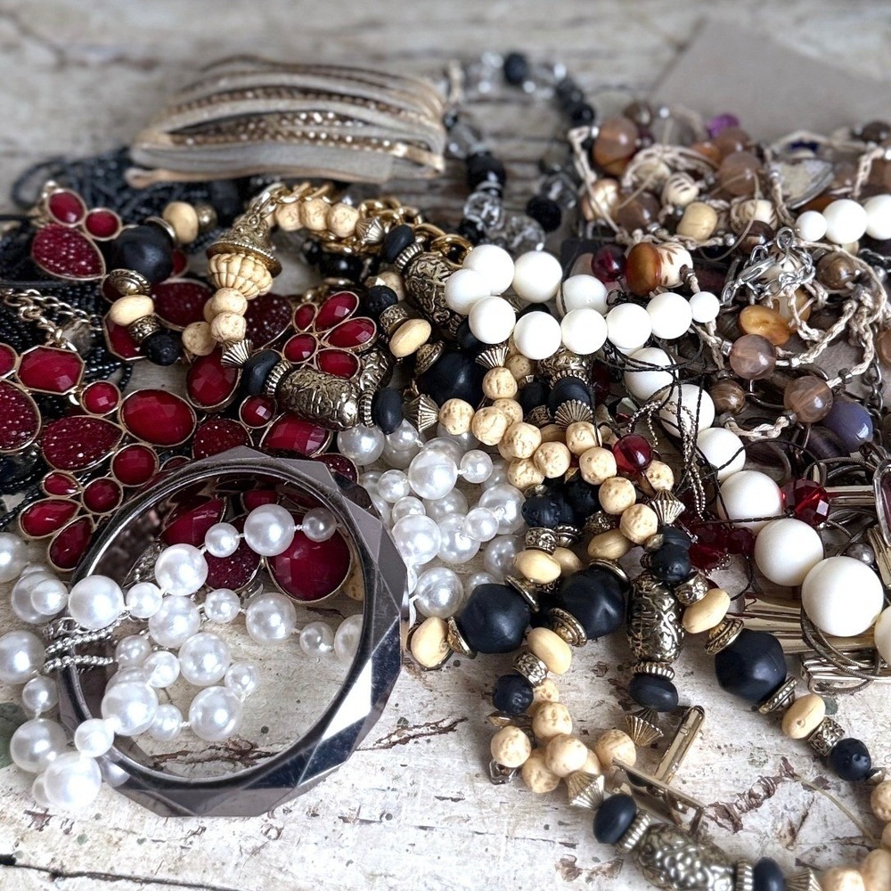 Mixed Fashion Jewelry Lot 1lb 7.6oz Beaded Statement Necklaces Pearls Bangle B2